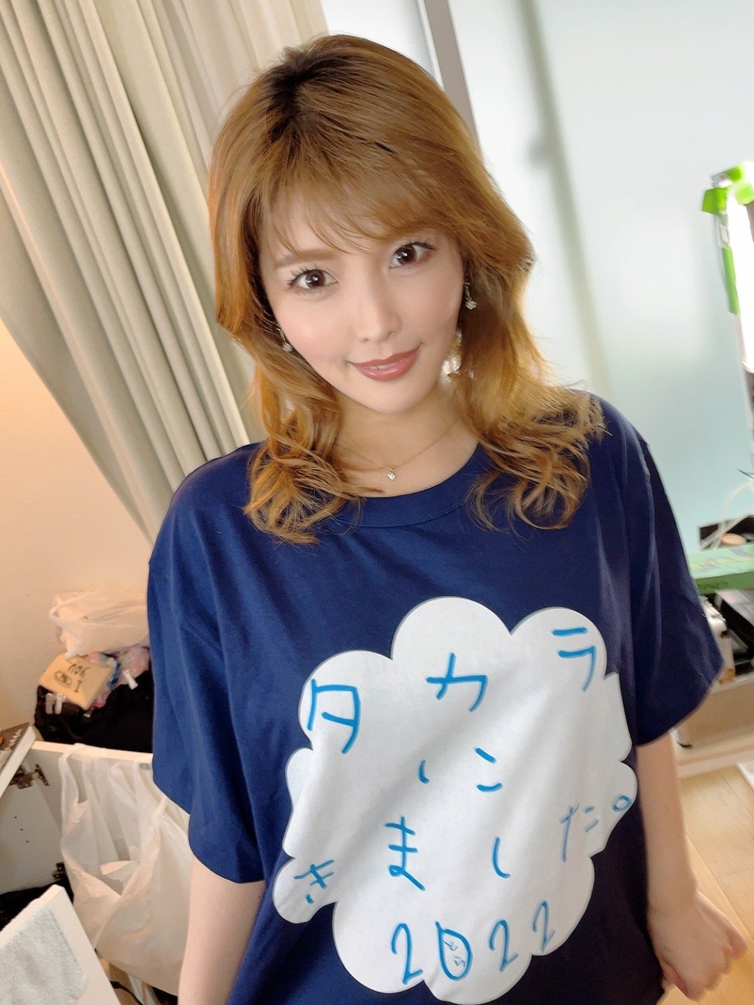 新村あかり スタイル2